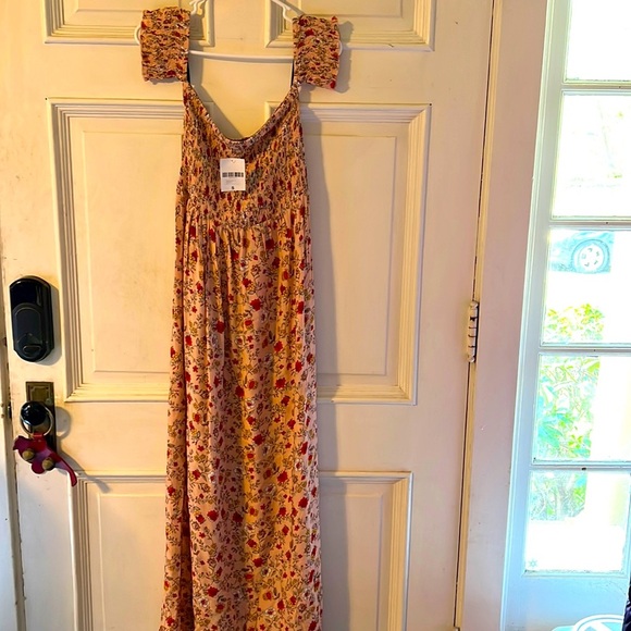 Forever 21 Dresses & Skirts - NWT Forever 21 Sz Small Maxi dress. On or off shoulder. Stretch rusched bodice.